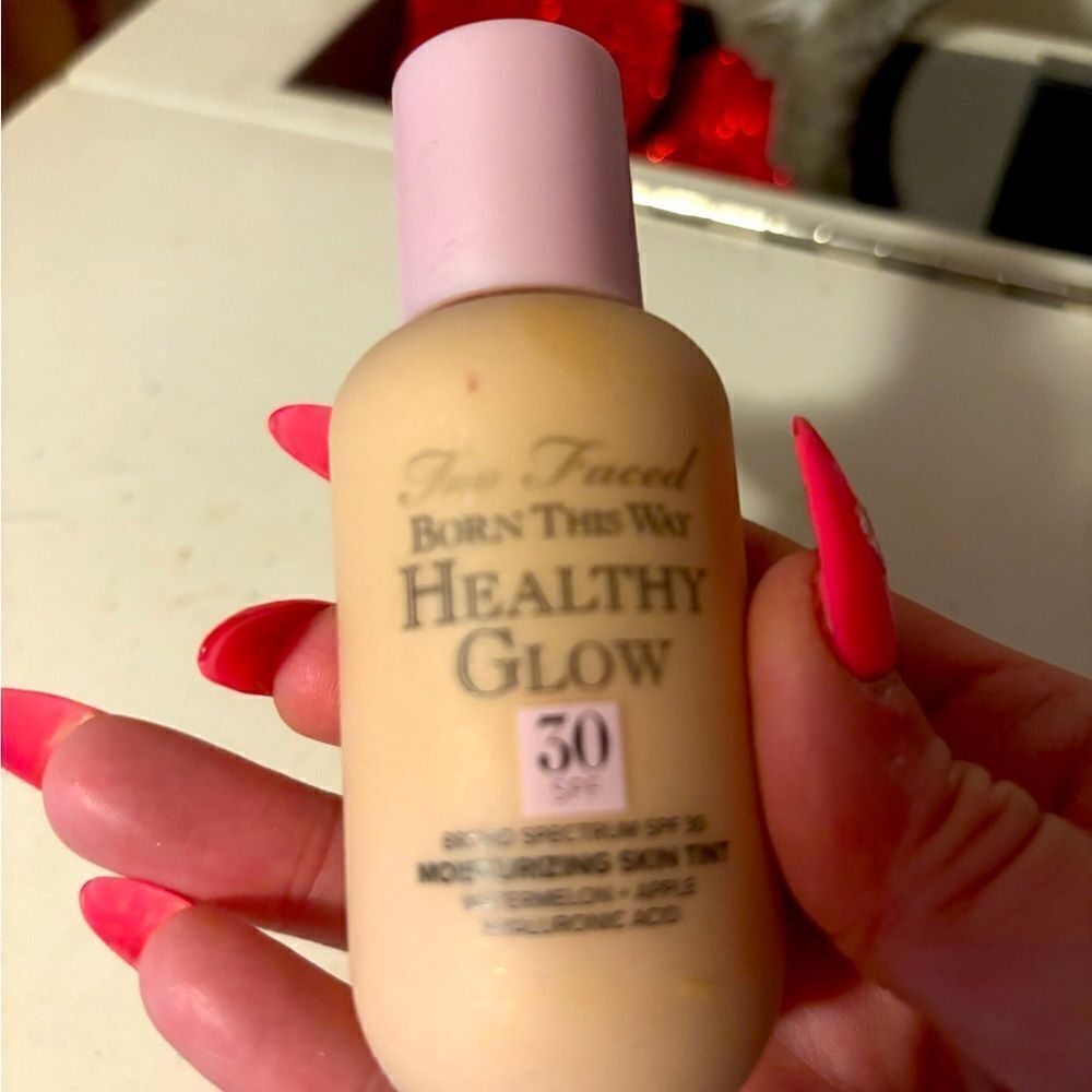 Too Faced Healthy Glow Foundation w SPF 30 in Snow